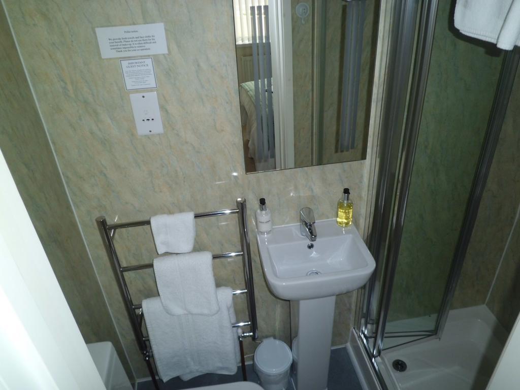 Fair Winds Guest House Brixham Habitación foto